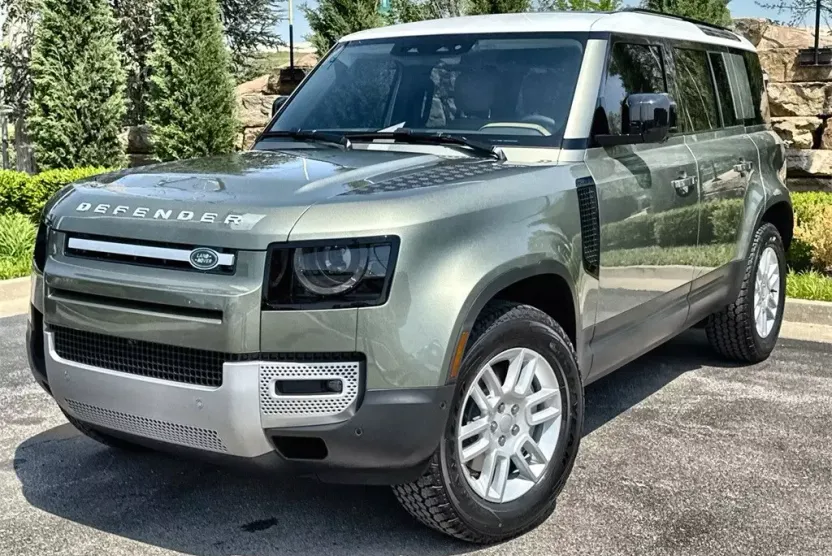 2025 Land Rover Defender 110 S photo 1