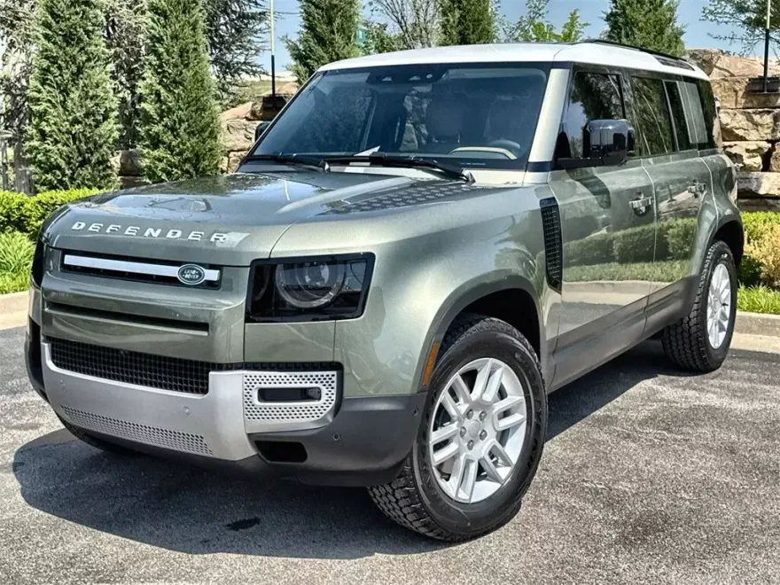 2025 Land Rover Defender 110 S photo 1