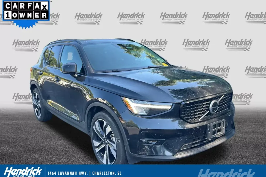 2025 Volvo XC40 Plus photo 1