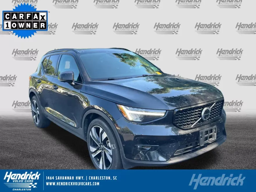 2025 Volvo XC40 Plus photo 1