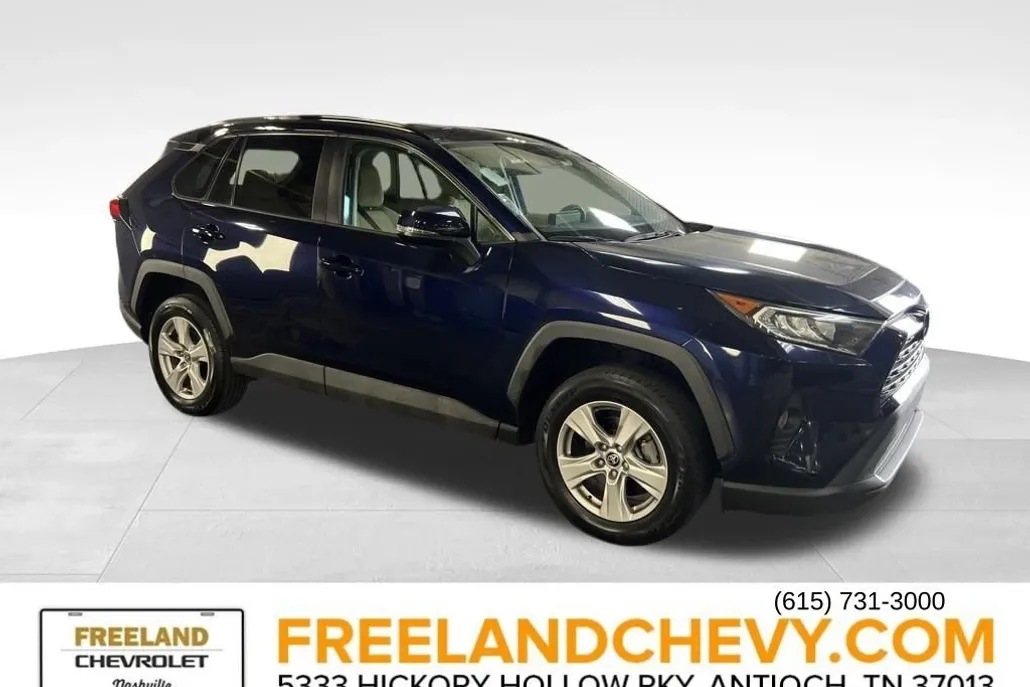 2021 Toyota RAV4 XLE photo 1
