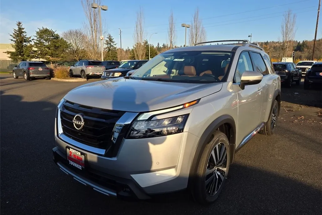 2025 Nissan Pathfinder Platinum photo 1
