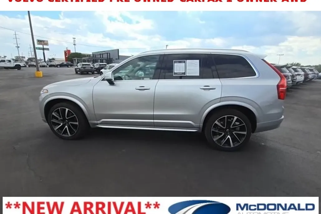 2022 Volvo XC90 T6 AWD Momentum photo 1