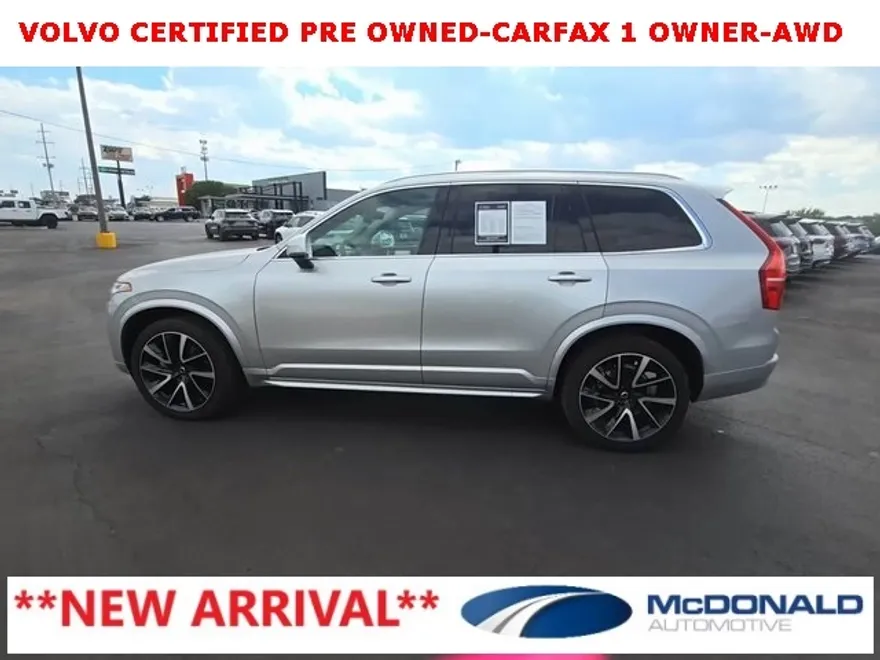 2022 Volvo XC90 T6 AWD Momentum photo 1