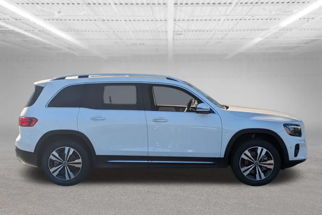 2025 Mercedes Benz GLB 250 4MATIC photo 1