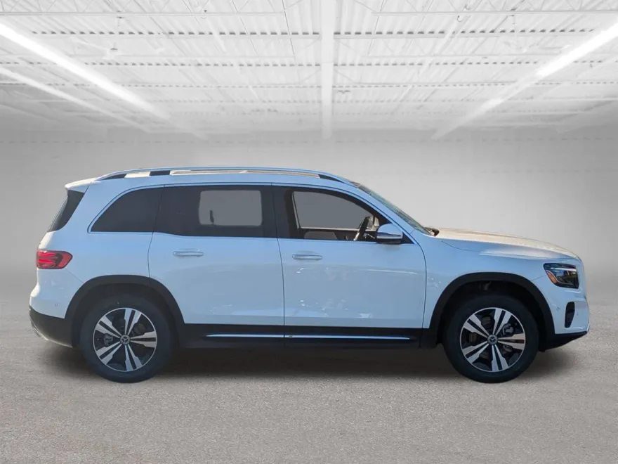 2025 Mercedes Benz GLB 250 4MATIC photo 1