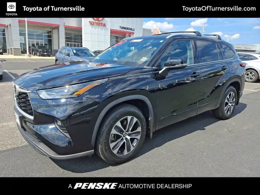 2022 Toyota Highlander XLE photo 1