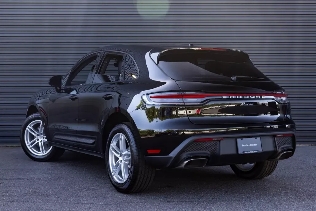 2025 Porsche Macan T photo 1