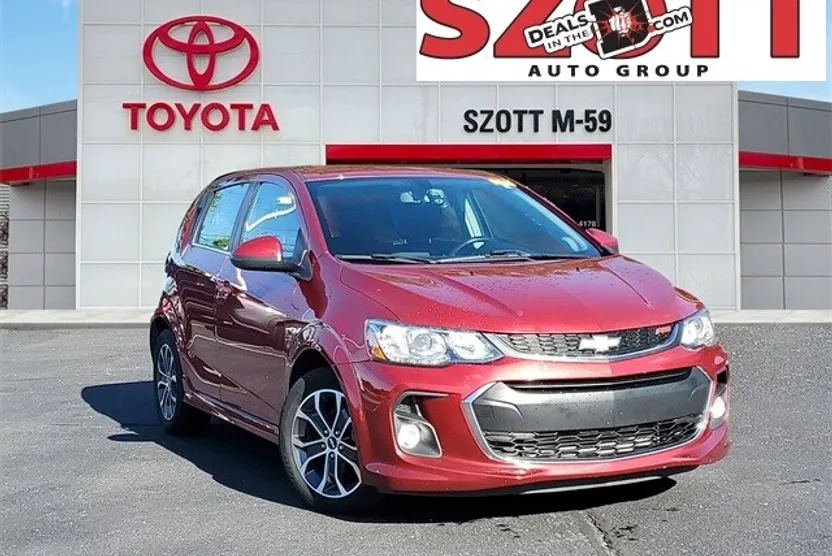 2017 Chevrolet Sonic LT photo 1