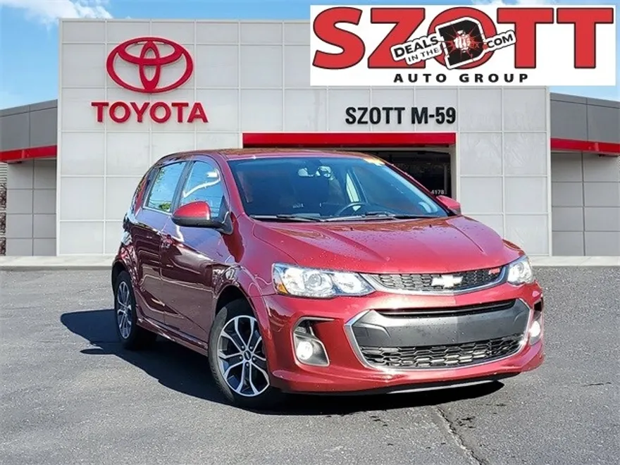 2017 Chevrolet Sonic LT photo 1
