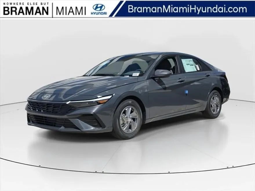 2025 Hyundai Elantra SE photo 1