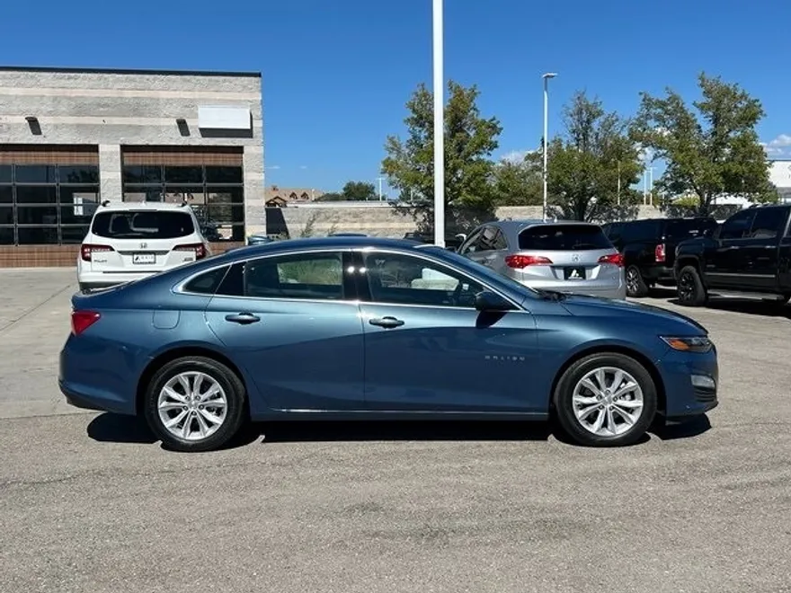 2024 Chevrolet Malibu 1LT photo 1