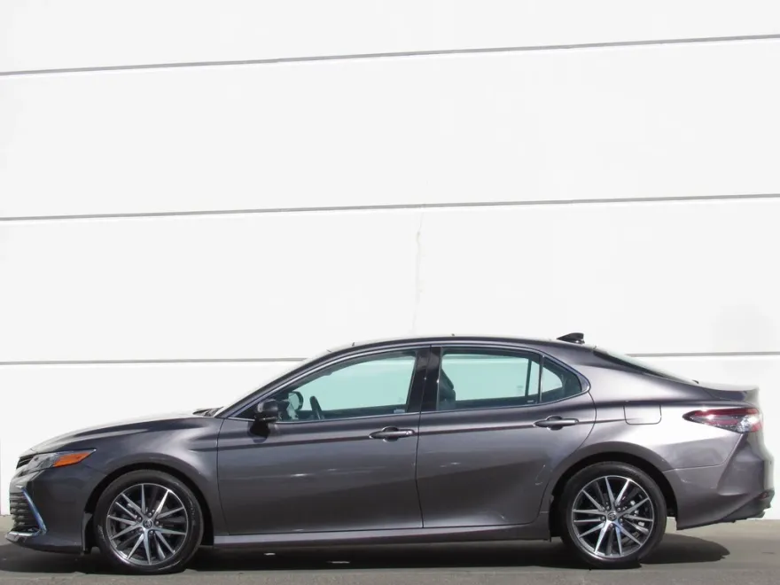 2022 Toyota Camry XLE photo 1