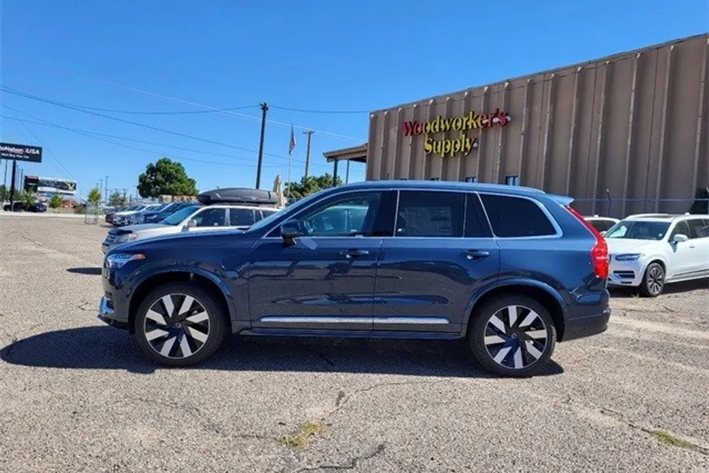 2025 Volvo XC90 T8 Plus photo 1