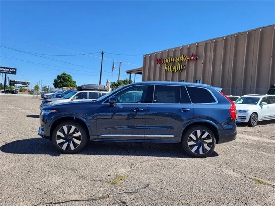 2025 Volvo XC90 T8 Plus photo 1