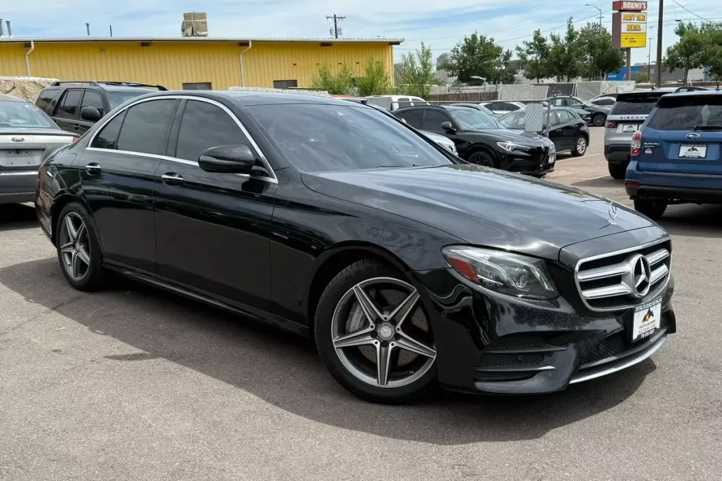 2017 Mercedes Benz E 300 4MATIC photo 1
