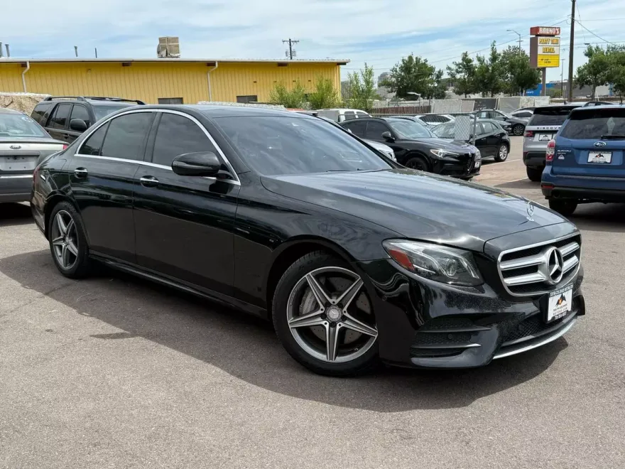 2017 Mercedes Benz E 300 4MATIC photo 1