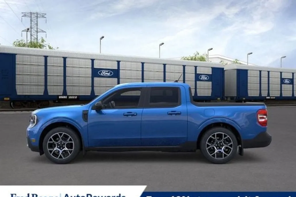 2025 Ford Maverick Lariat photo 1