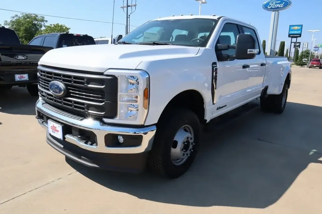 2025 Ford F-350 photo 1