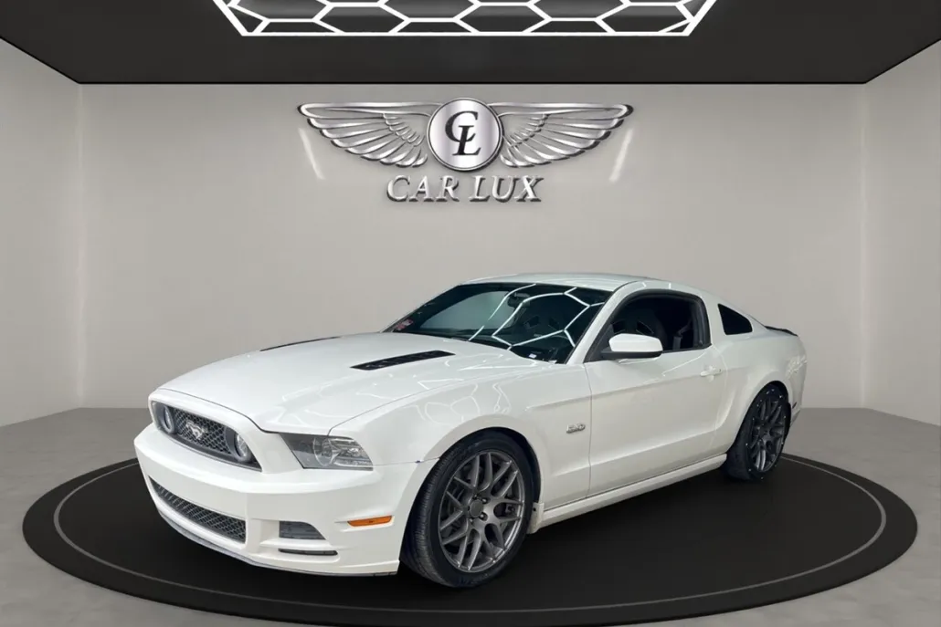 2013 Ford Mustang GT photo 1
