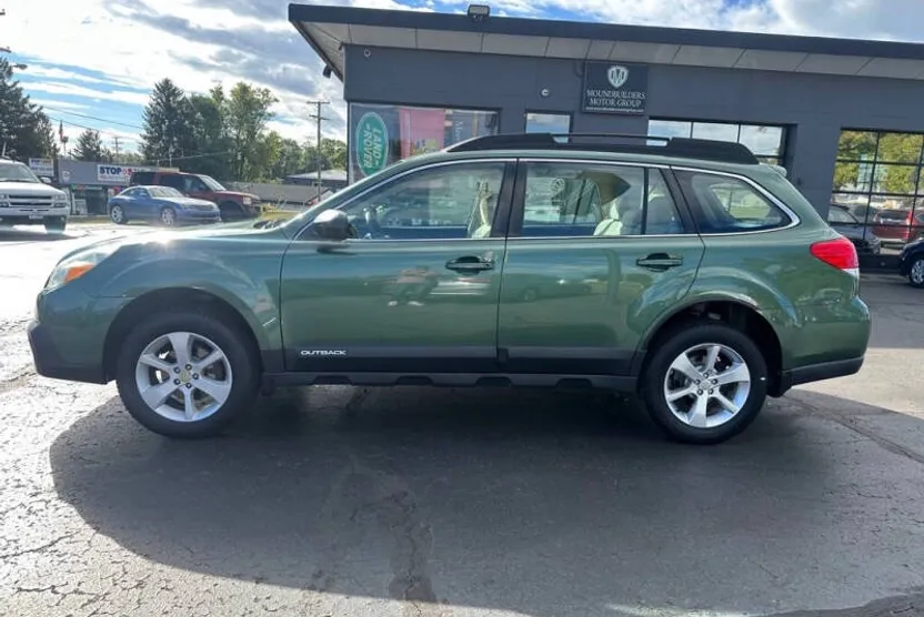2014 Subaru Outback 2.5i photo 1