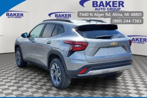2025 Chevrolet Trax LT photo 3
