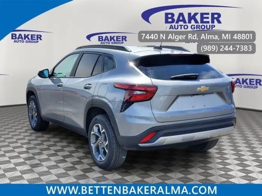 2025 Chevrolet Trax LT photo 3