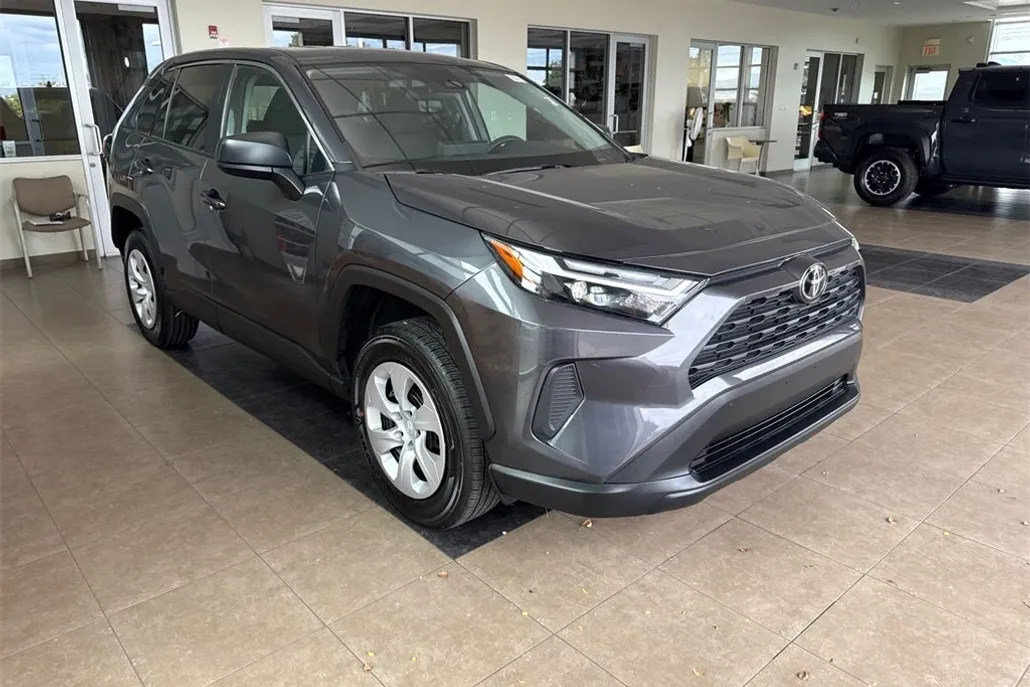 2024 Toyota RAV4 LE photo 1