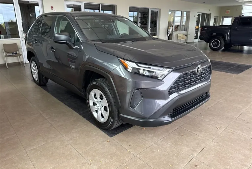 2024 Toyota RAV4 LE photo 1