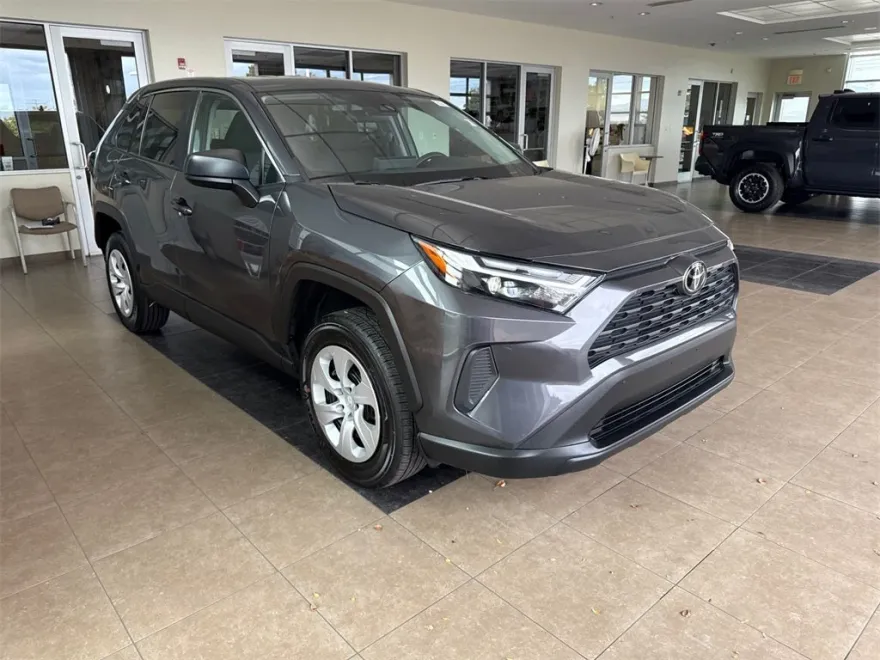 2024 Toyota RAV4 LE photo 1