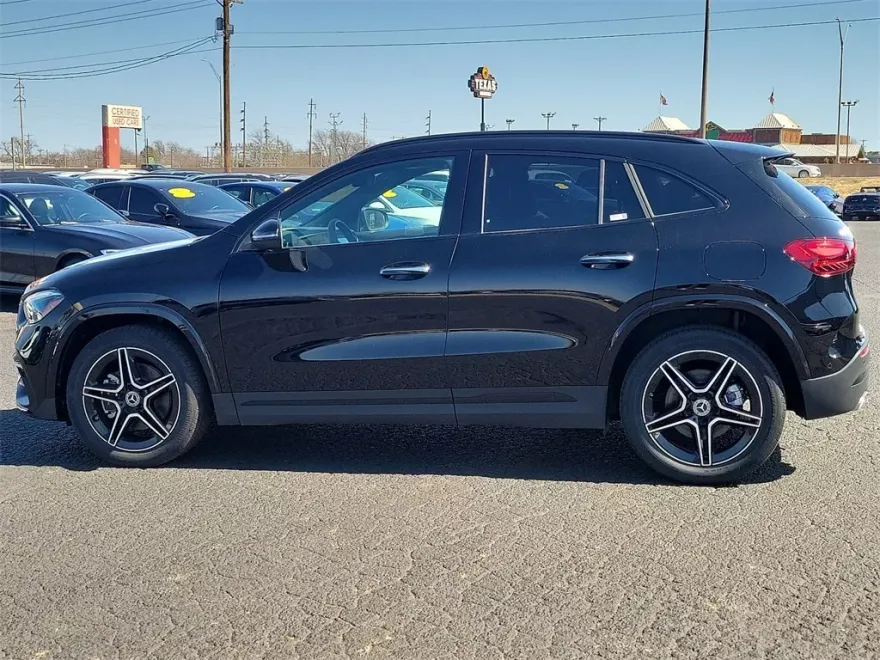 2025 Mercedes Benz GLA 250 photo 2