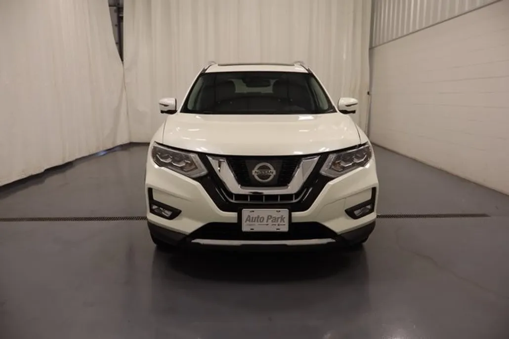 2017 Nissan Rogue SL photo 1
