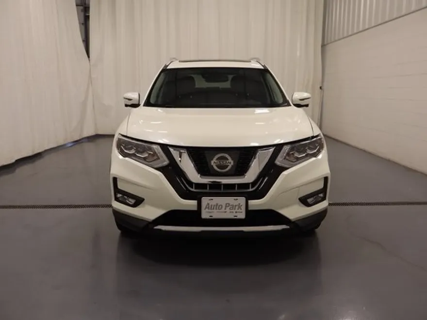 2017 Nissan Rogue SL photo 1