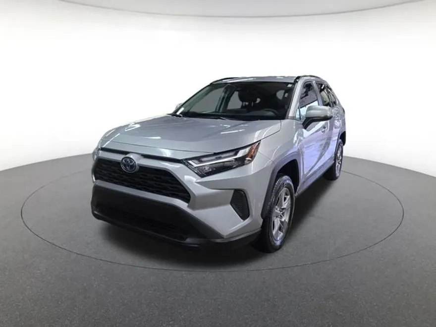 2024 Toyota RAV4 Hybrid XLE photo 1