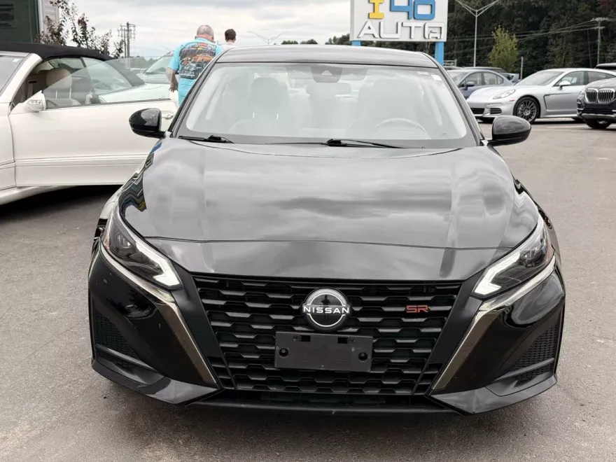 2023 Nissan Altima 2.5 SR photo 1