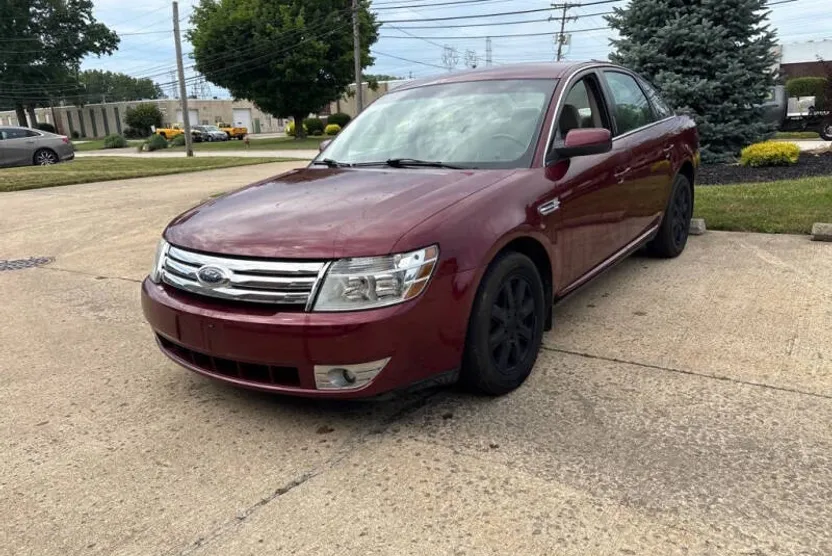 2008 Ford Taurus SEL photo 1