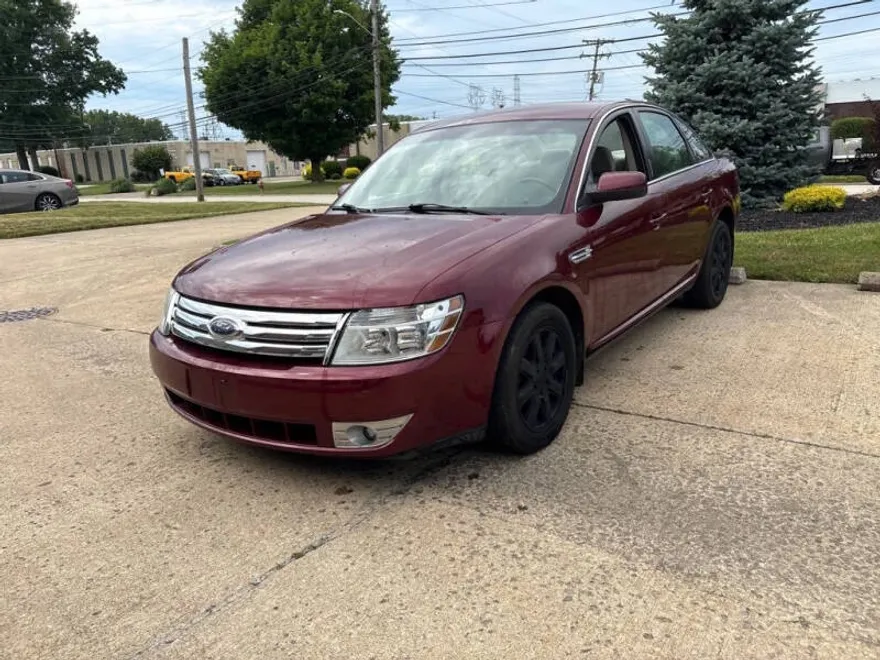 2008 Ford Taurus SEL photo 1