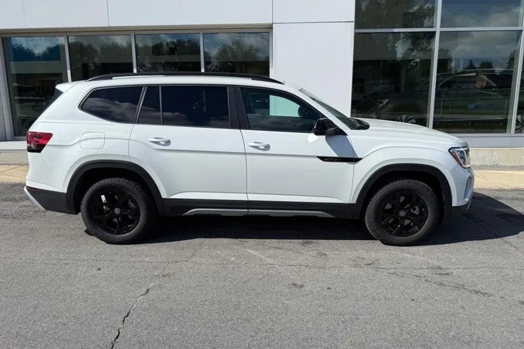 2026 Volkswagen Atlas Peak Edition SE photo 1