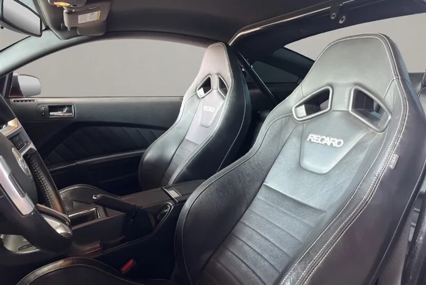 2013 Ford Mustang GT Premium photo 1