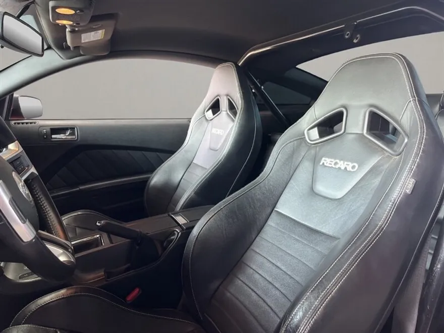 2013 Ford Mustang GT Premium photo 1