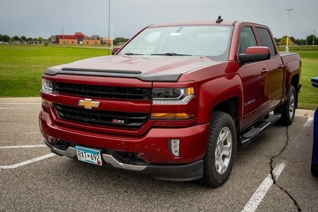 2018 Chevrolet Silverado 1500 LT photo 1