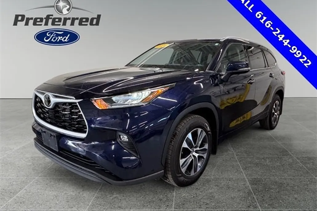 2022 Toyota Highlander XLE photo 1