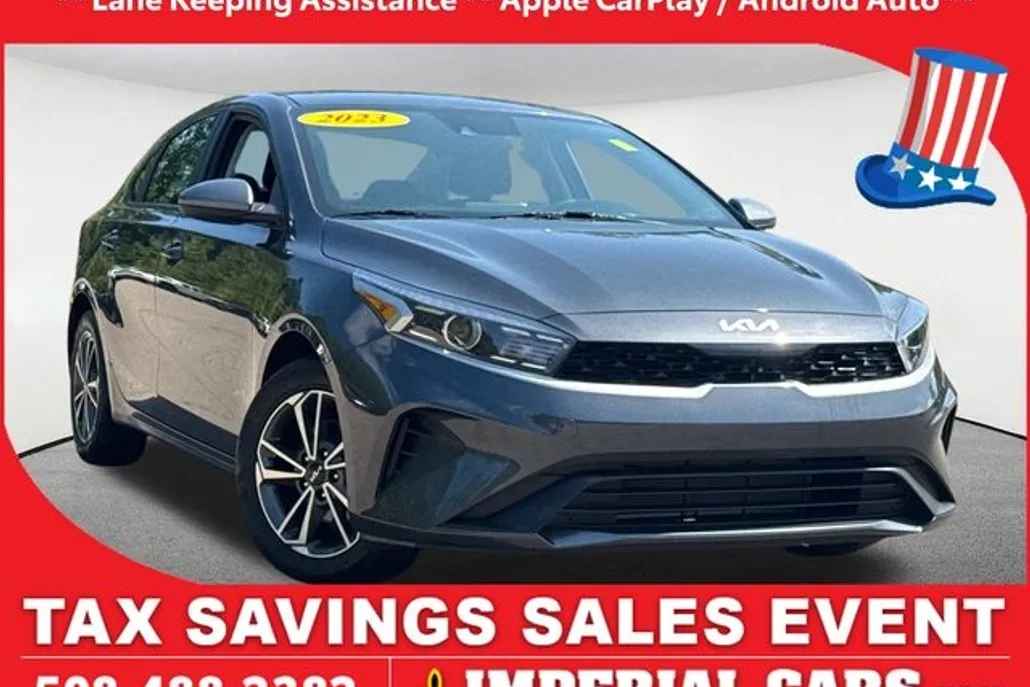 2023 Kia Forte LXS photo 1