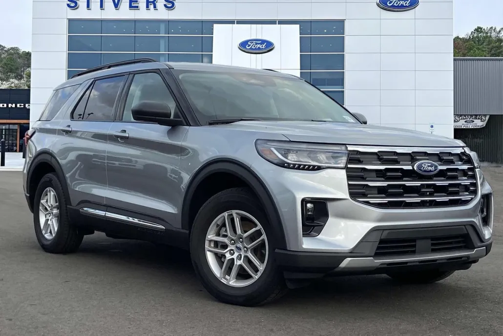 2025 Ford Explorer photo 1