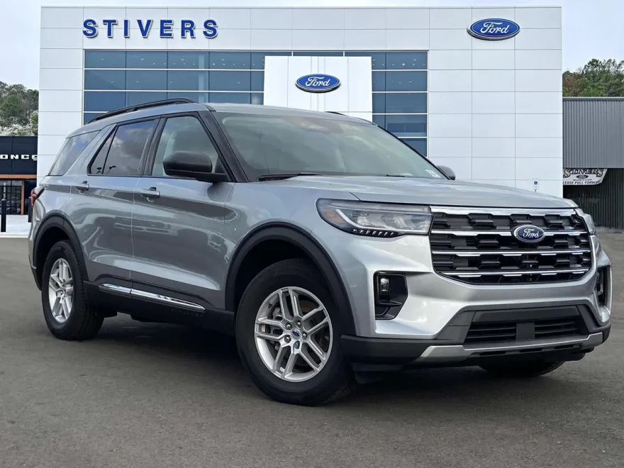2025 Ford Explorer photo 1