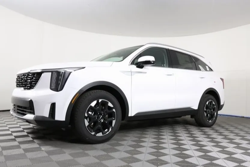 2025 Kia Sorento S photo 1