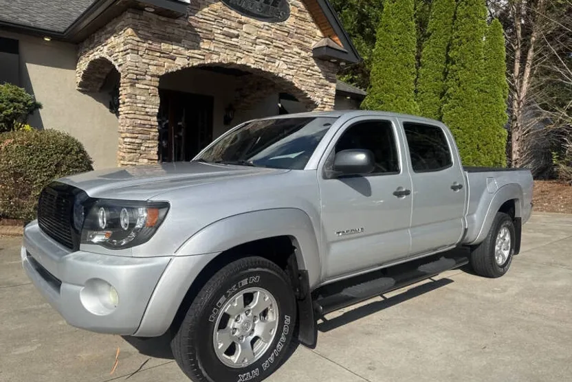 2010 Toyota Tacoma V6 photo 1