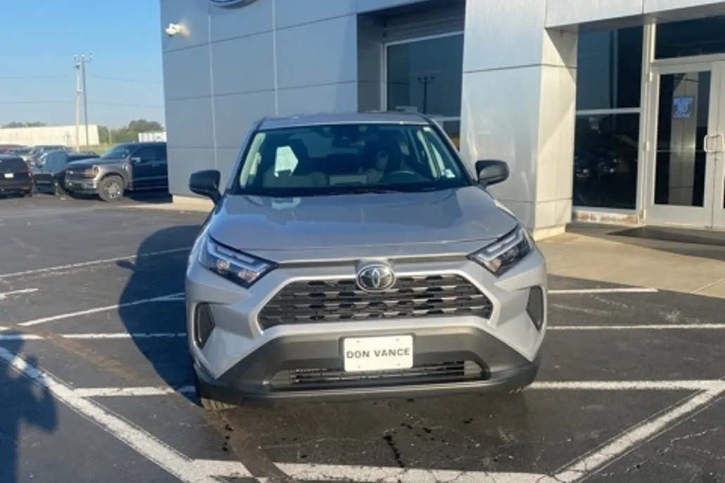 2024 Toyota RAV4 LE photo 1