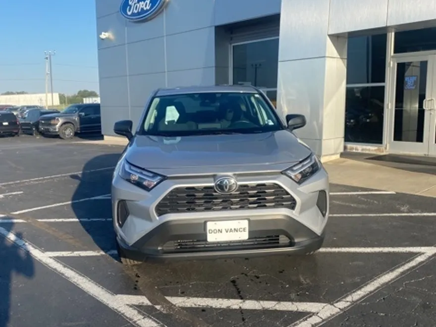 2024 Toyota RAV4 LE photo 1