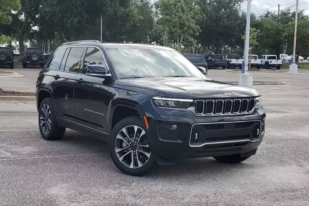 2025 Jeep Grand Cherokee Overland photo 1